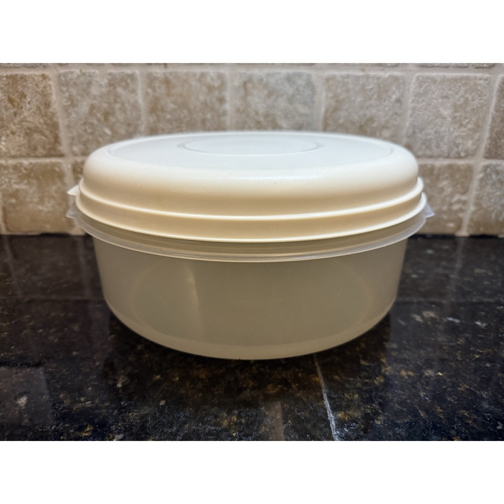 VTG Rubbermaid Servin Saver 22 Cup 5.2L Round Food Storage Container Almond Lid
